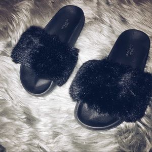 urban outfitters slides